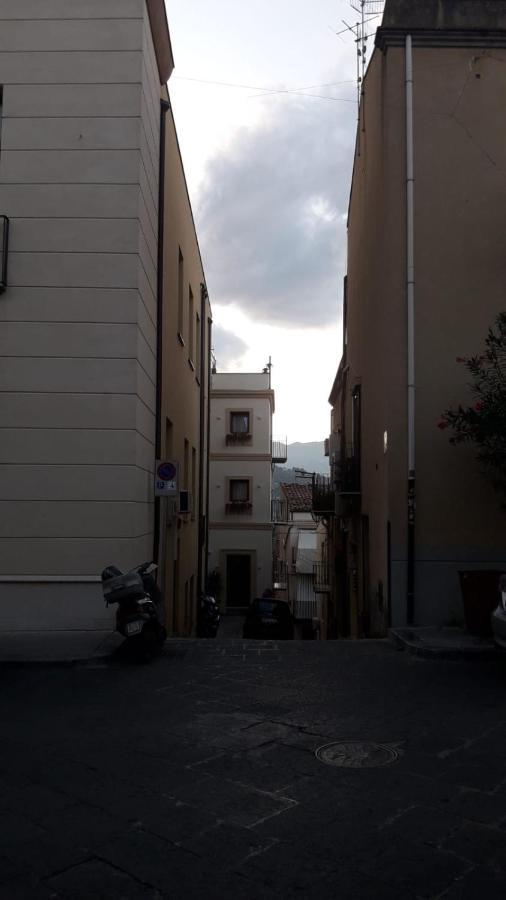 Donjon Suite Centro Storico Castelbuono  Exterior photo